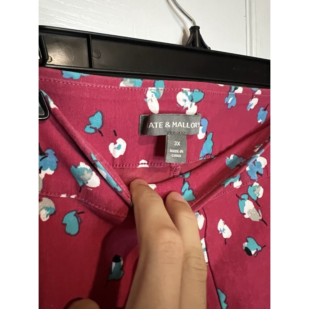 Kate & Mallory Pants Red Print Stretch Canvas Pull On Tapered Leg Plus 3X New - Picture 4 of 8